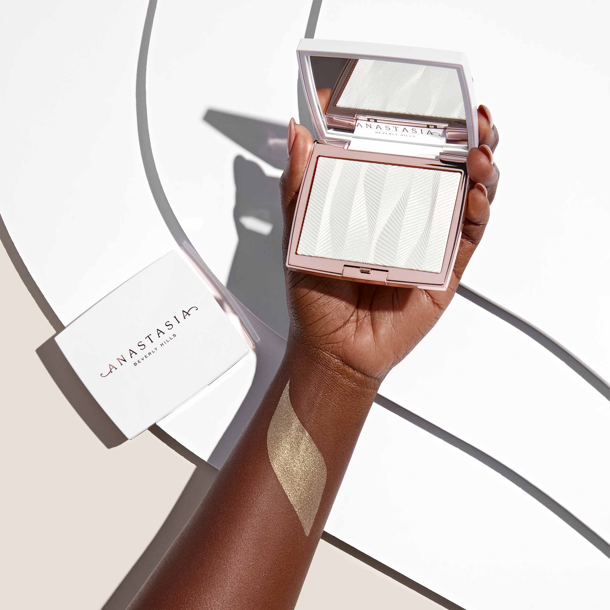 Iced Out Highlighter - Anastasia